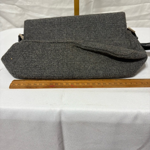 Baguette bag in grey wool and black leather with silver-tone hardware. - Picture 5 of 8